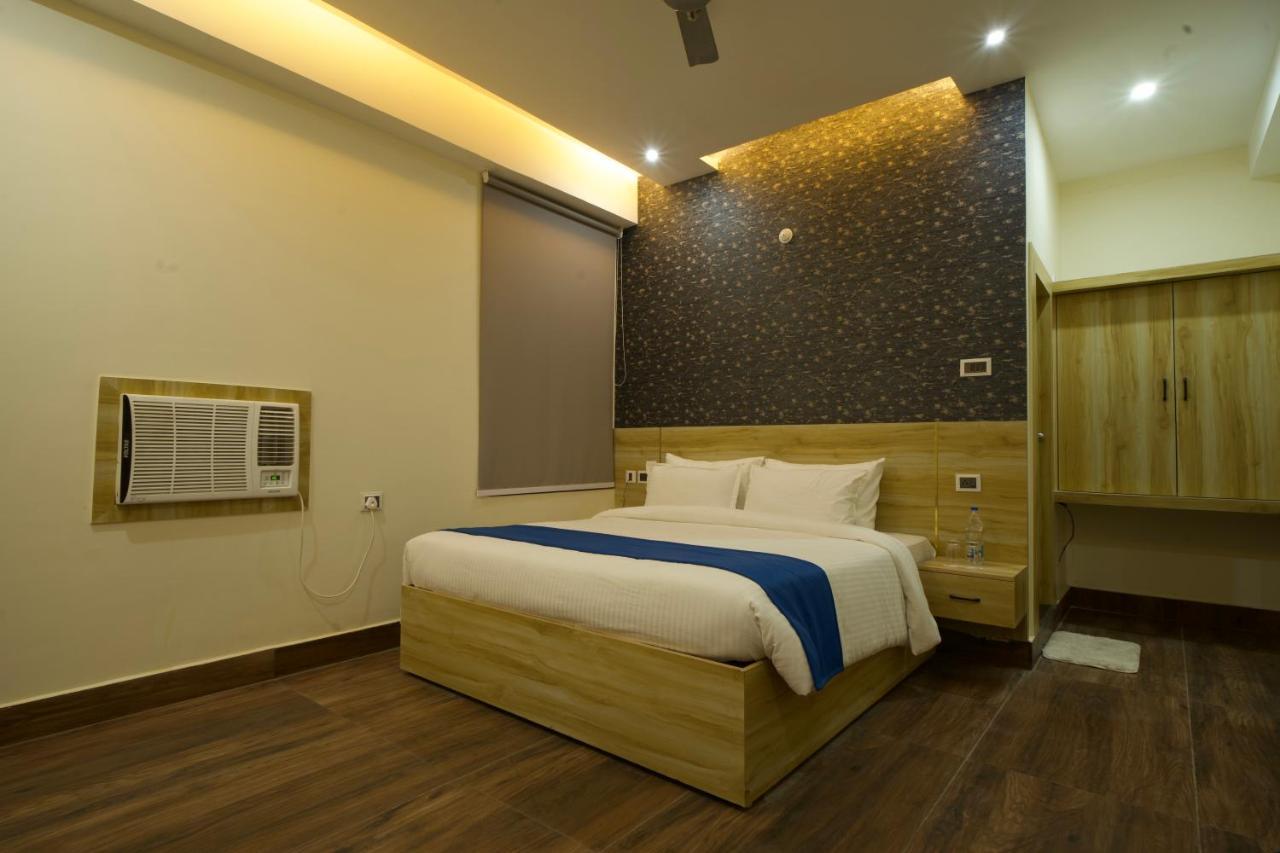 Hotel Dolphin Club Chinhat Exteriér fotografie